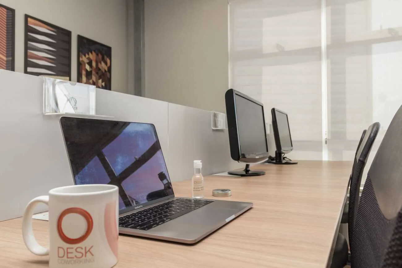 estacoes de trabalho desk coworking